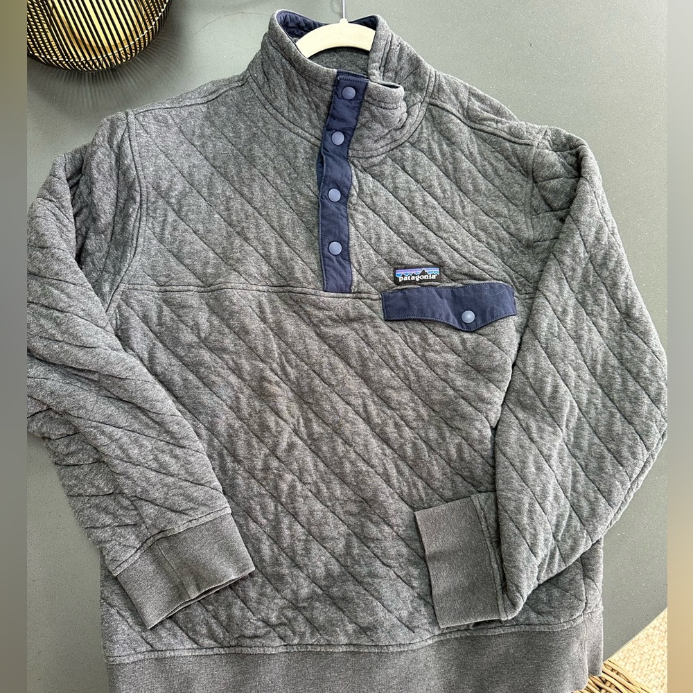 Patagonia grey men’s sweatshirt size medium